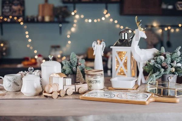 Table is full of various Christmas decorations — Stock Photo, Image