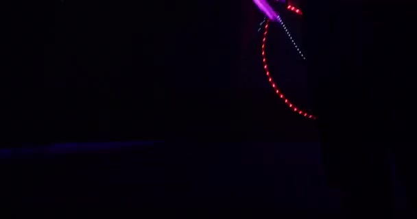 Färg laser ljus visa i mörk bakgrund — Stockvideo