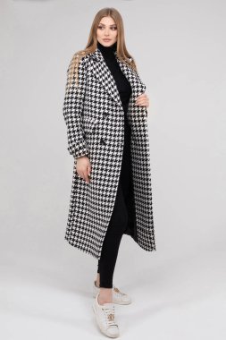 Gorgeous lady in black and white look.