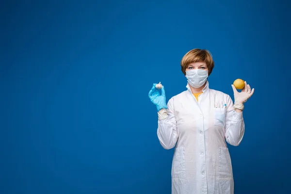 Doctor holding lemon and garlic in hands.