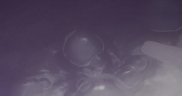 A lot of fog of dry ice in big dark blue plate — Stock Video