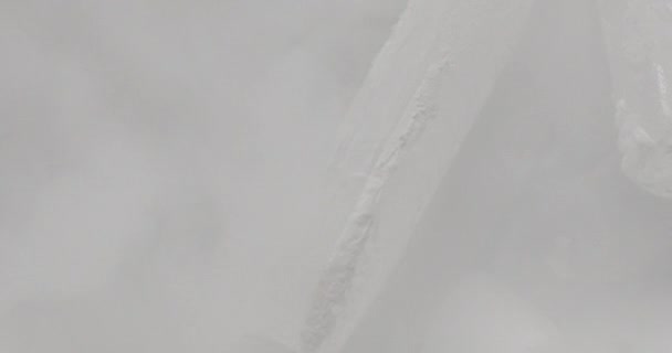 Close-up vídeo de pedaços de gelo seco branco — Vídeo de Stock