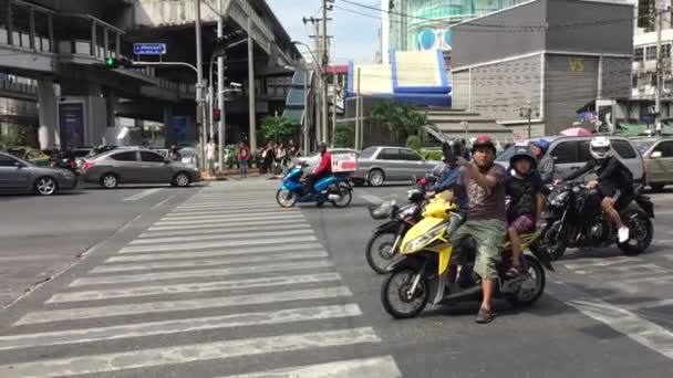 Bangkok Dec 17 2016 traffic on the main road — Stock Video