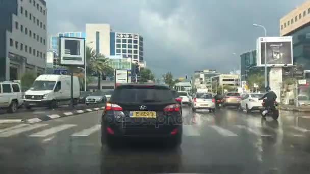 Hertzelia Israel DEC 13 2016 Cronologia del traffico sotto la pioggia — Video Stock