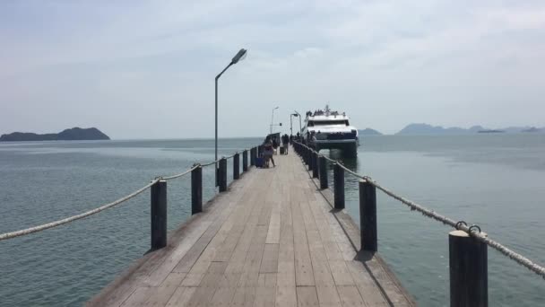 Thailand chumphon ferry pier nach koh samui — Stockvideo