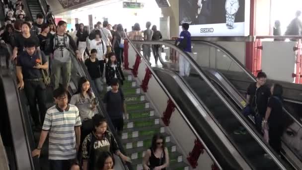 Bangkok - 17 Dec 2016: Bts Skytrain station — Stockvideo