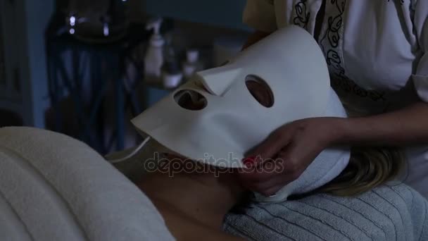 LED světlo kůže omlazovací maska — Stock video