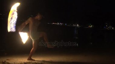 Dolunay parti ateş gösterisi
