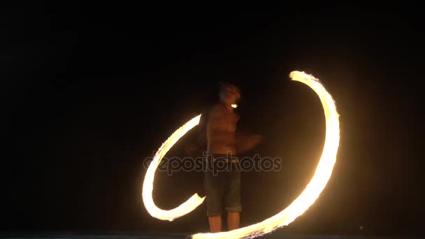 Stunning light painting with fire — Stock Video