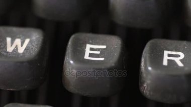 Mektup E anahtar eski vintage daktiloda yazmaya