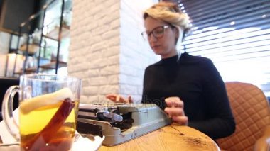 İlham blok ve hayal kırıklığı sahip yazar