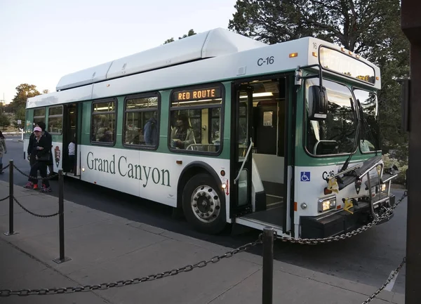 GRAND CANYON ARIZONA USA 1 NOVEMBRE Red Route bus visitatori a Gr — Foto Stock