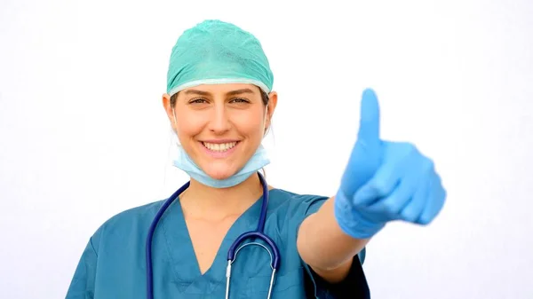 Smilende Kvindelig Doktor Gesturing Tommelfinger - Stock-foto