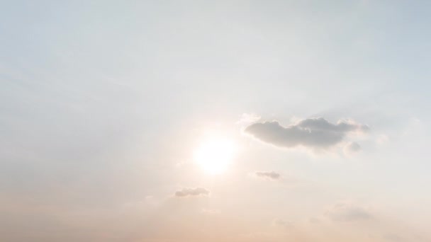 空の背景には 雲と日没の移動 経過時間 — ストック動画