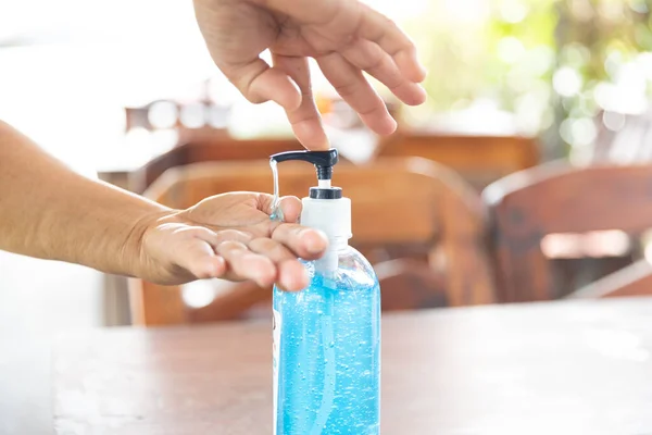 Close Woman Pouring Sanitising Hand Gel Hand Outbreak Prevention Restaurant — Stock Photo, Image