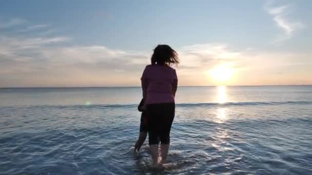 Happy Asian Family Summer Vacation Mother Son Holding Hands Jump — Stock Video