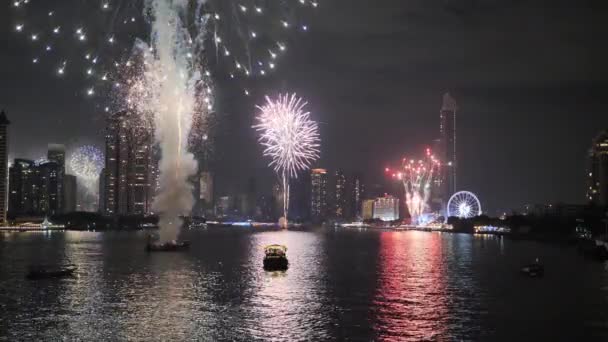 Tűzijáték Bangkok Város Felett Riverside Chao Phraya Ünneplésére Szilveszter Napján — Stock videók