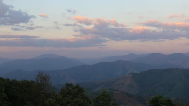 Fondo Natural Paisaje Con Montañas Bosques Pacíficos Por Mañana Parque — Vídeos de Stock