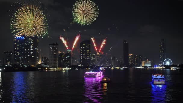 Fireworks Bangkok City Riverside Chao Phraya Hotels Building Service Boats — Stock Video