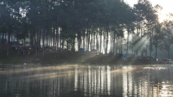 Sabah Atmosferi Bambu Rafting Turisti Pang Ung Orman Çiftliği Maehongson — Stok video