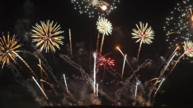 Pattaya Uluslararası Havai fişek Festivali 'nin gerçek arka planı. Yeni yıl arifesinde havai fişekler Asya Tayland 'ı kutluyor