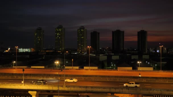 Schnellstraße Der Dämmerung Mit Hintergrund Bangkok Thailand Verkehr Verkehr Transport — Stockvideo