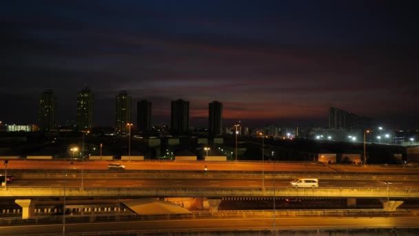 Autopista Durante Crepúsculo Con Fondo Ciudad Bangkok Tailandia Tráfico Transporte — Vídeo de stock