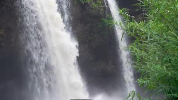 Close Vodopád Pozadí Khao Yai Národní Park Asijské Thajsko Krásná — Stock video