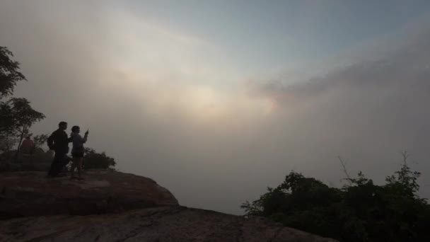 Lapso Tiempo Del Humor Mañana Niebla Montaña Sol Con Nubes — Vídeo de stock