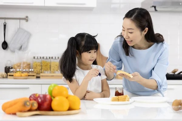 Happy Asian Family Mother Daughter Helped Make Breakfast Kitchen Home — Stock Photo, Image