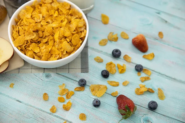 Healthy Breakfast Bread Fruit Strawberry Blueberries Kiwi Milk Glass Cereal — Stock Photo, Image