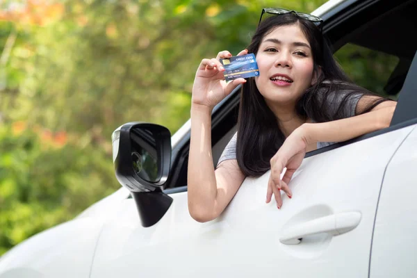 Heureuses Femmes Asiatiques Sourire Voyager Dans Voiture Sur Route Avec — Photo