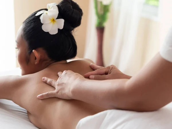 Close Van Handmasseuse Spa Salon Thaise Massage Voor Gezondheid — Stockfoto