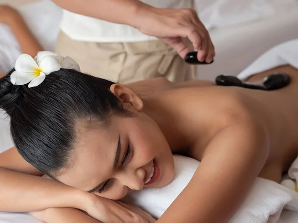 Mooie Jonge Aziatische Vrouw Liggen Ontspannen Glimlachen Het Bed Krijgen — Stockfoto