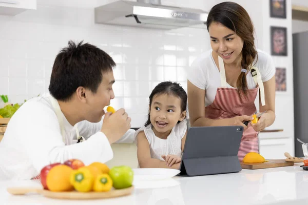 Happy Asian Family Make Cooking Father Mother Daughter Preparing Fruit — Stock Photo, Image