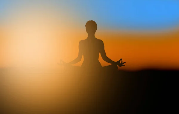 Silhouette Eines Mädchens Yoga Pose Vor Sonnenuntergang — Stockfoto