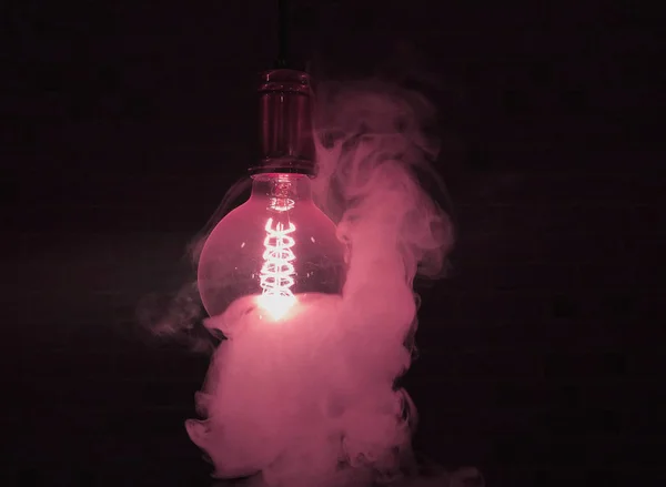 Lampen Auf Dunklem Hintergrund Mit Einem Dachboden Mit Rauch — Stockfoto