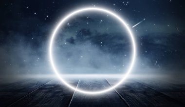 Geceleri karanlık kış ormanları. Kar, sis, ay ışığı. Ormanda ay ışığı olan karanlık neon gece arkaplanı. Ortadaki neon figür. Gece görüşü, sihir..