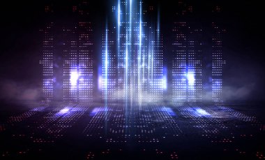 Soyut spot ışıklarıyla boş sokak arkaplanı. Sokak lambasının gece görüşü suya yansıyor. Sisin içinden ışınlanıyor. Duman, sis, ışıkların yansımasıyla ıslak asfalt.. 