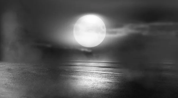 Drammatico Sfondo Bianco Nero Cielo Notturno Nuvoloso Chiaro Luna Riflessione — Foto Stock