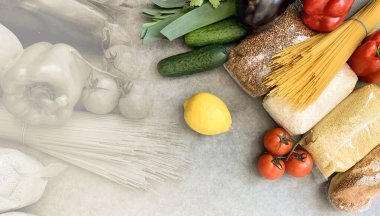İzolasyon dönemi için kriz ürünleri. Makarna, yağ, konserve yiyecek, sebze, şeker, yulaf ezmesi, darı, limon, zencefil. Yemek Teslimatı, Bağış, Koronavirüs Karantinası.