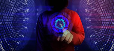 Mavi neon arka plan, bilgisayar. Bilgisayar tekyolojisi. Bilgisayar donanım araçları, neon ışıklar, pervaneler, mikroçipler ile modern teknoloji soyut mavi arka plan. Soyut mavi ve kırmızı neon, öncü ışık. Metal plakalar, modern ekipmanlar..