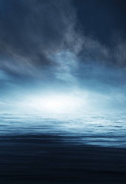 Gece deniz manzarası. Deniz geçmişi ve günbatımı olan karanlık bir manzara, ay. Mavi ışıkta soyut gece manzarası. Ay 'ın gece suyundaki yansıması. Boş gelecekçi manzara.