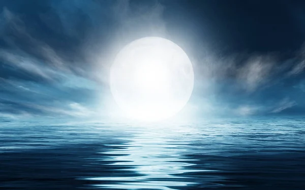 夜景海景具有海洋背景和日落的黑暗景观 摘要蓝光下的夜景 月亮在晚水中的反射 空虚的未来派风景 — 图库照片