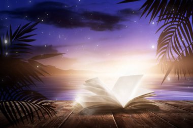 Günbatımlı bir deniz manzarası hakkında açık bir kitap. Palmiye dalları, siluetler, güneş ışığı. Tahta masa. Gece görüşü, açık deniz manzarası. 3B illüstrasyon