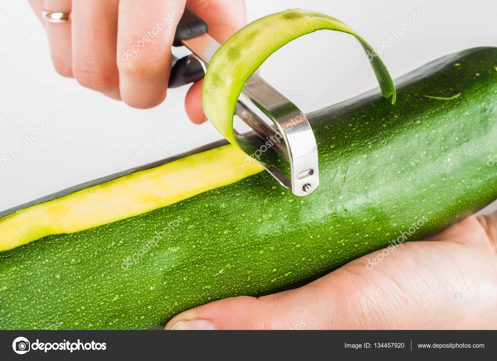 Should Zucchini Be Peeled