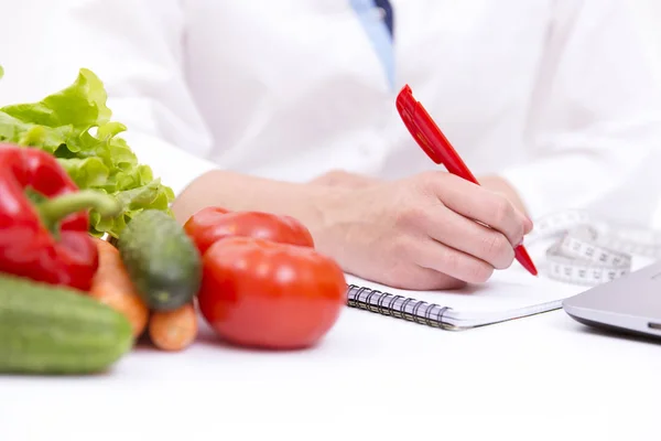 Alimentation végétale concept de nutrition ou de médicaments. Médecins mains w — Photo