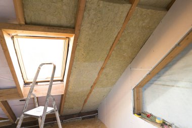 Attic yenileme ve mineral Taş yünü ile ısı yalıtımı