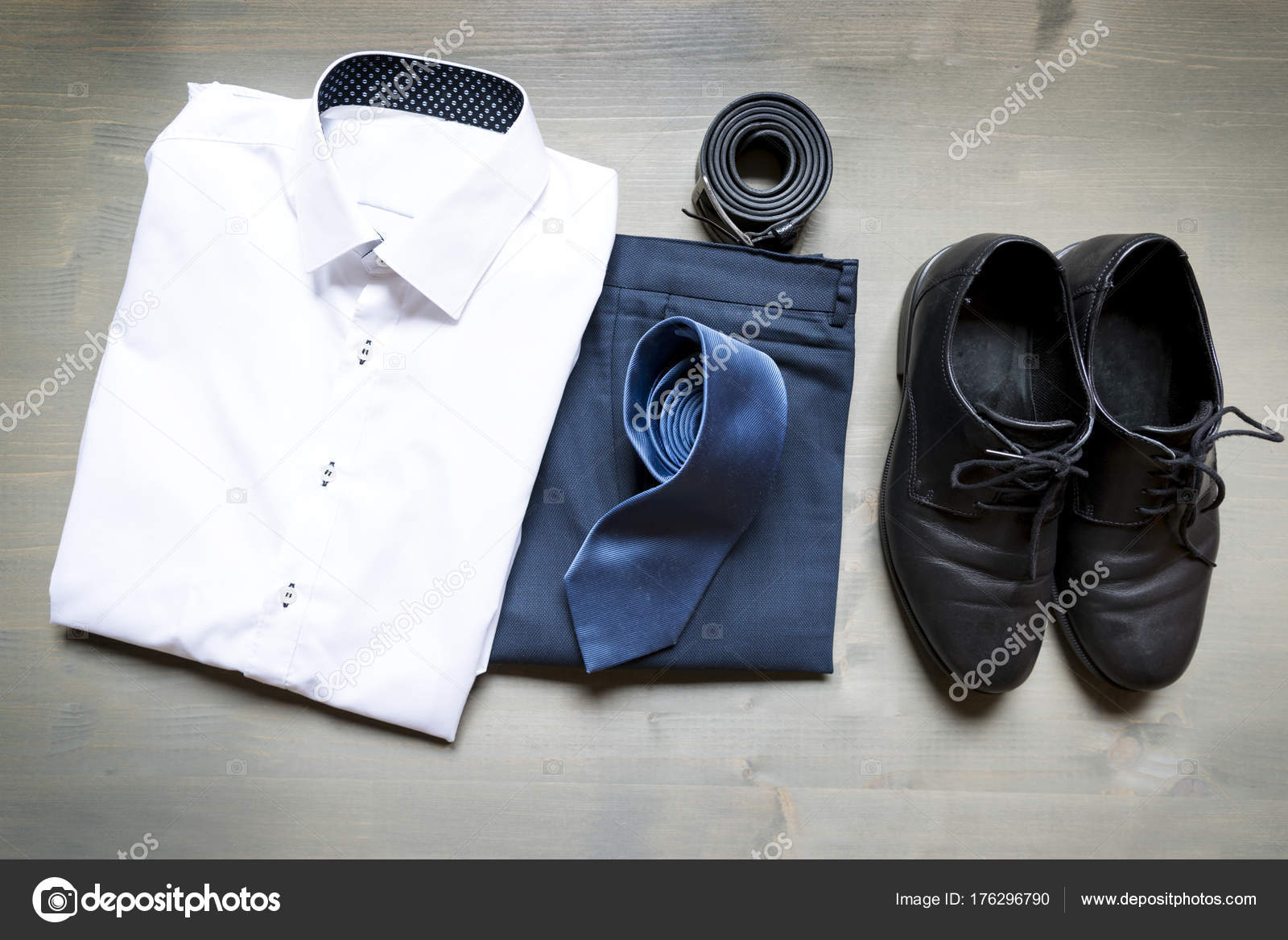 Camicia ScarpePantaloni E Vestiti Piegato Dell'uomo D'affari LjR54A