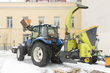 Ağır makine traktör şantiye City binasında. U